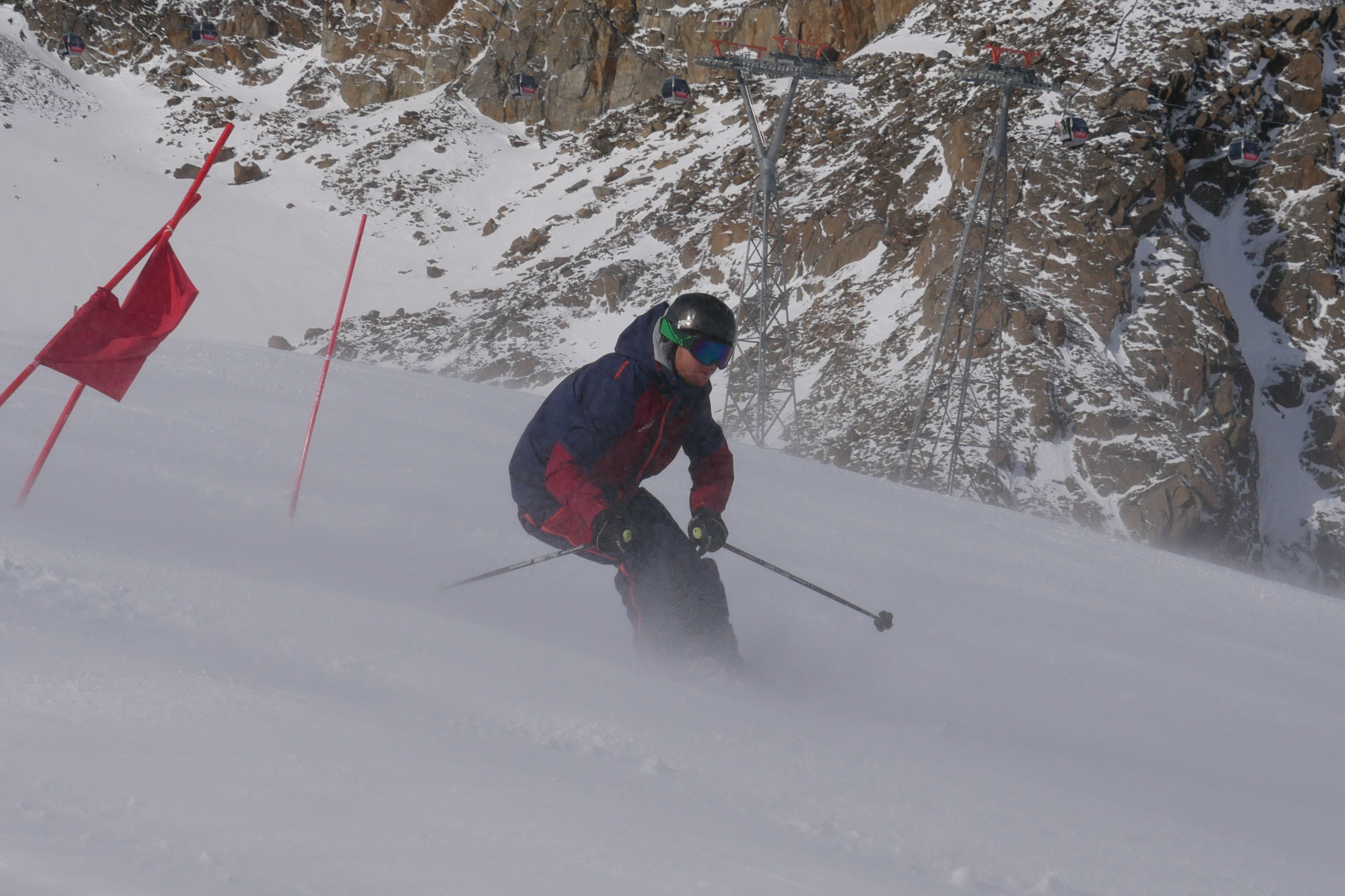 Skifahrer beim Riesenslalo